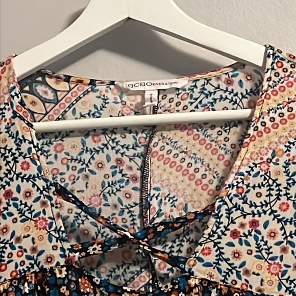BCBGeneration Floral Ruffle Trimmed Top Size S - Picture 8 of 9